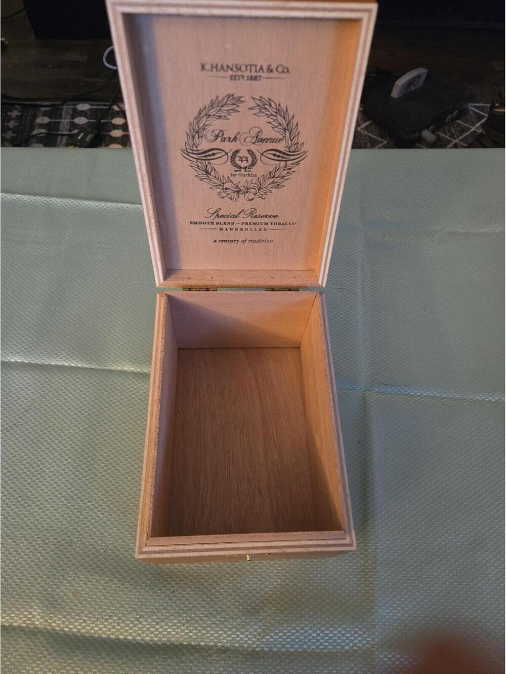 K. Hansotia & Co. Park Avenue by Gurkha Special Reserve Wooden Cigar Box - Picture 2 of 4